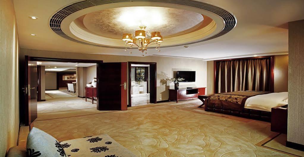 Empark Grand Hotel Chongqing Exteriör bild