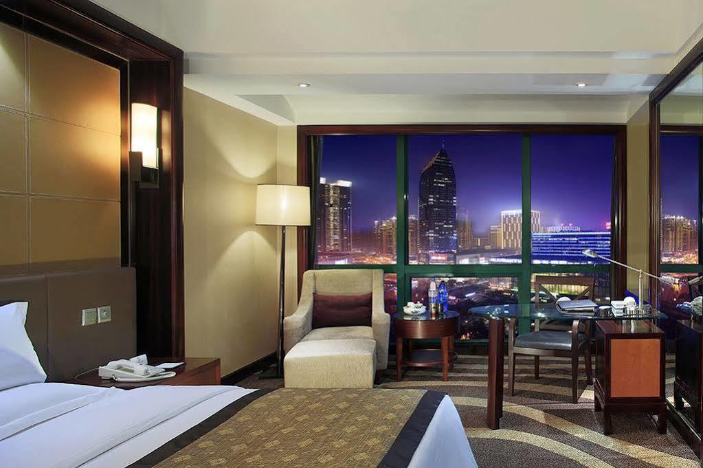 Empark Grand Hotel Chongqing Exteriör bild