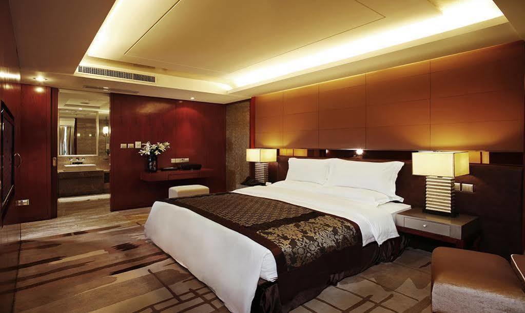 Empark Grand Hotel Chongqing Exteriör bild