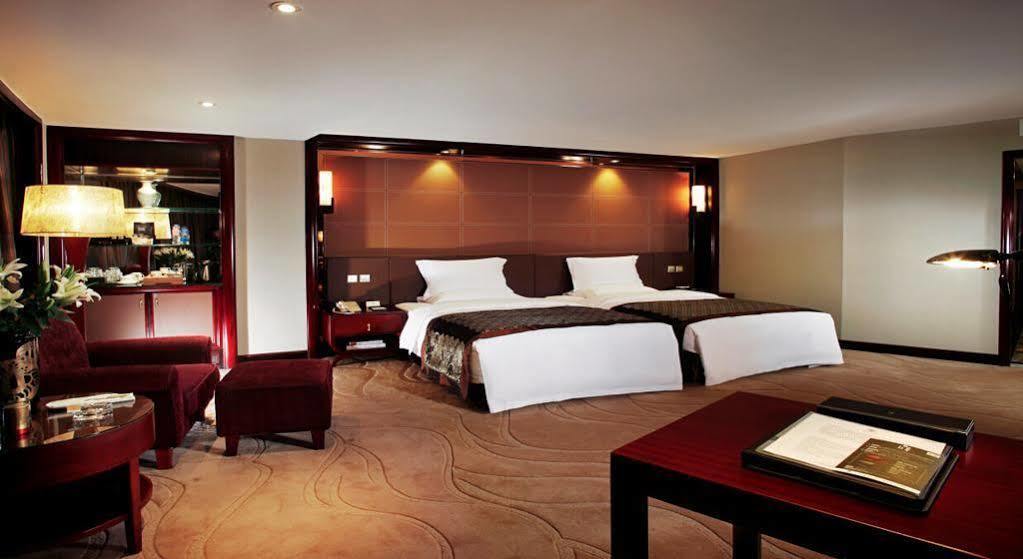 Empark Grand Hotel Chongqing Exteriör bild