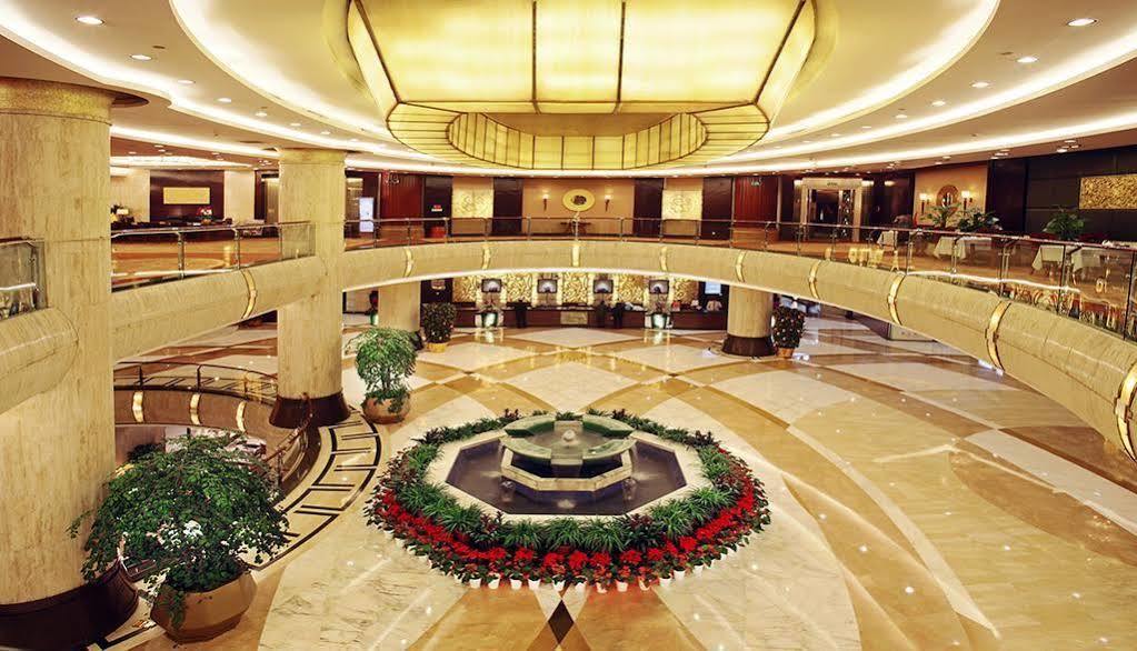 Empark Grand Hotel Chongqing Exteriör bild