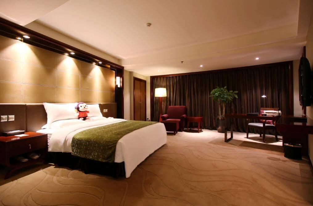 Empark Grand Hotel Chongqing Exteriör bild